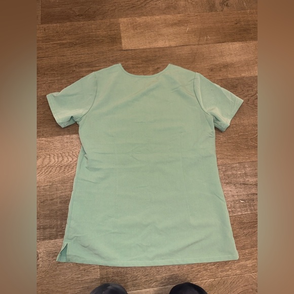 FIGS Scrub Top XS - Picture 3 of 4